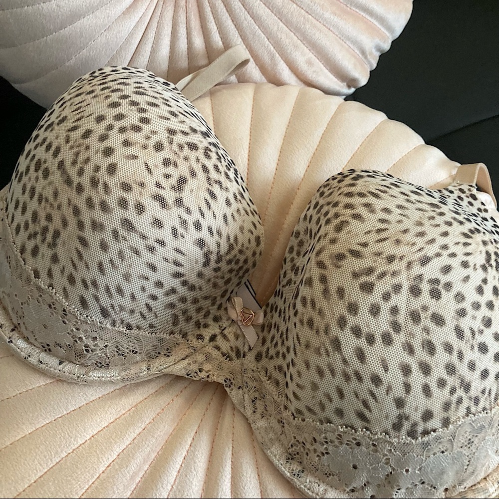 Victoria's Secret 36D Body by Victoria Bra